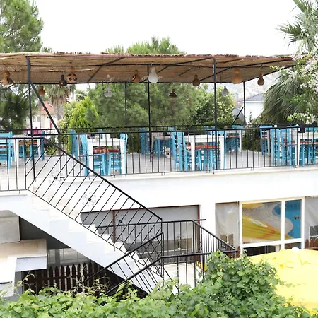 Отель Garden Bloom